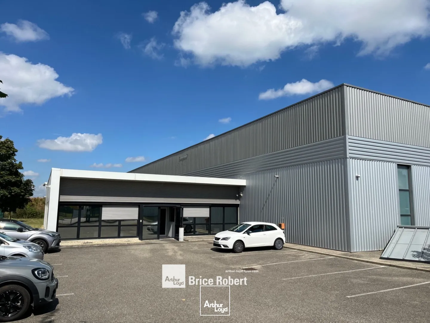 A LOUER - Bâtiment d'activités - SAINT-PRIEST