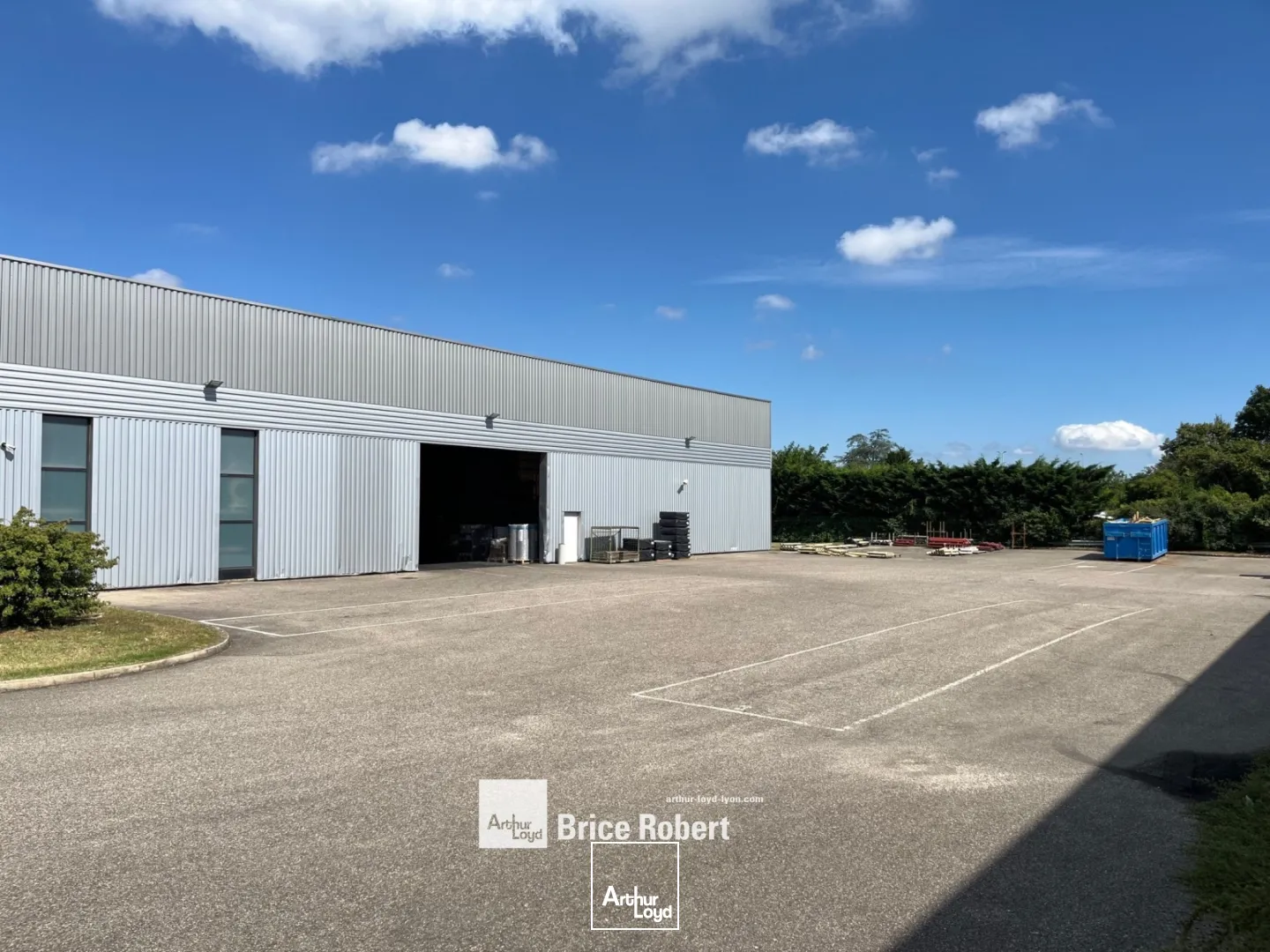 A LOUER - Bâtiment d'activités - SAINT-PRIEST