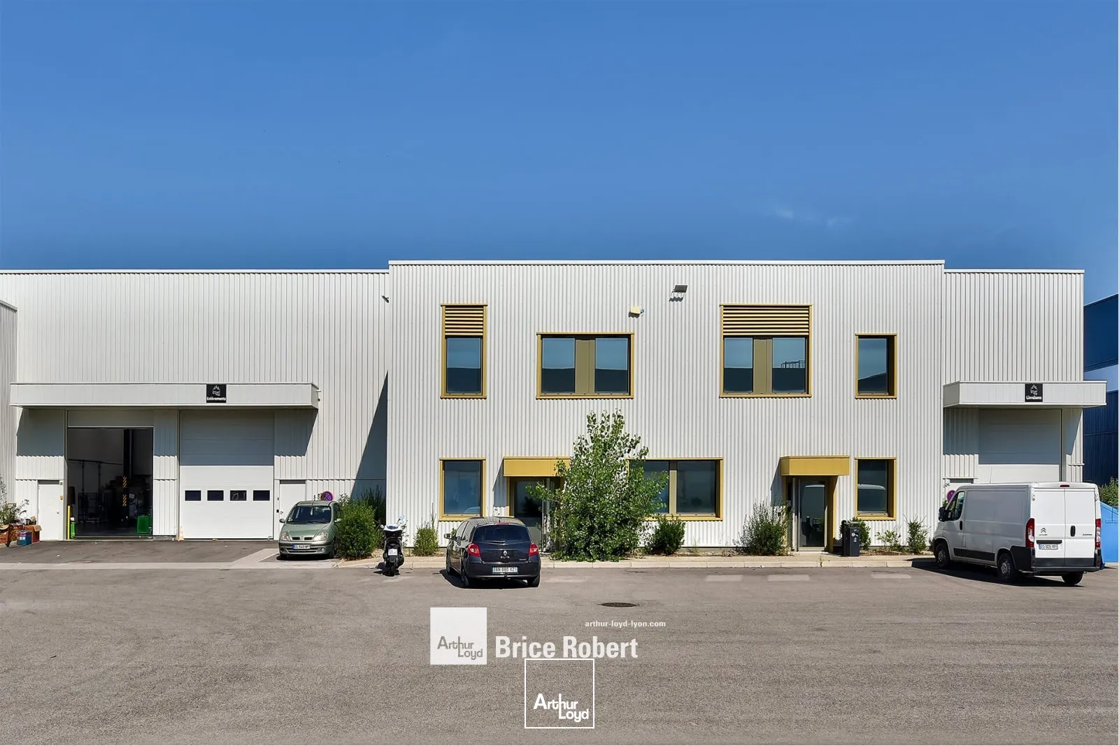 A LOUER - Locaux d'activités - SAINT-PRIEST