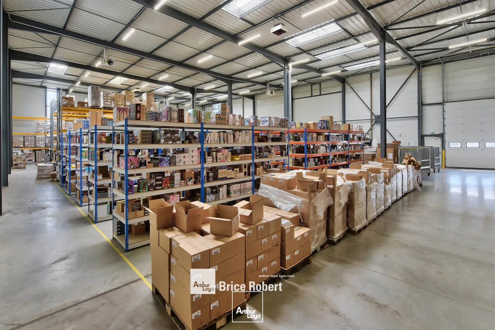 A LOUER - Locaux d'activités - SAINT-PRIEST