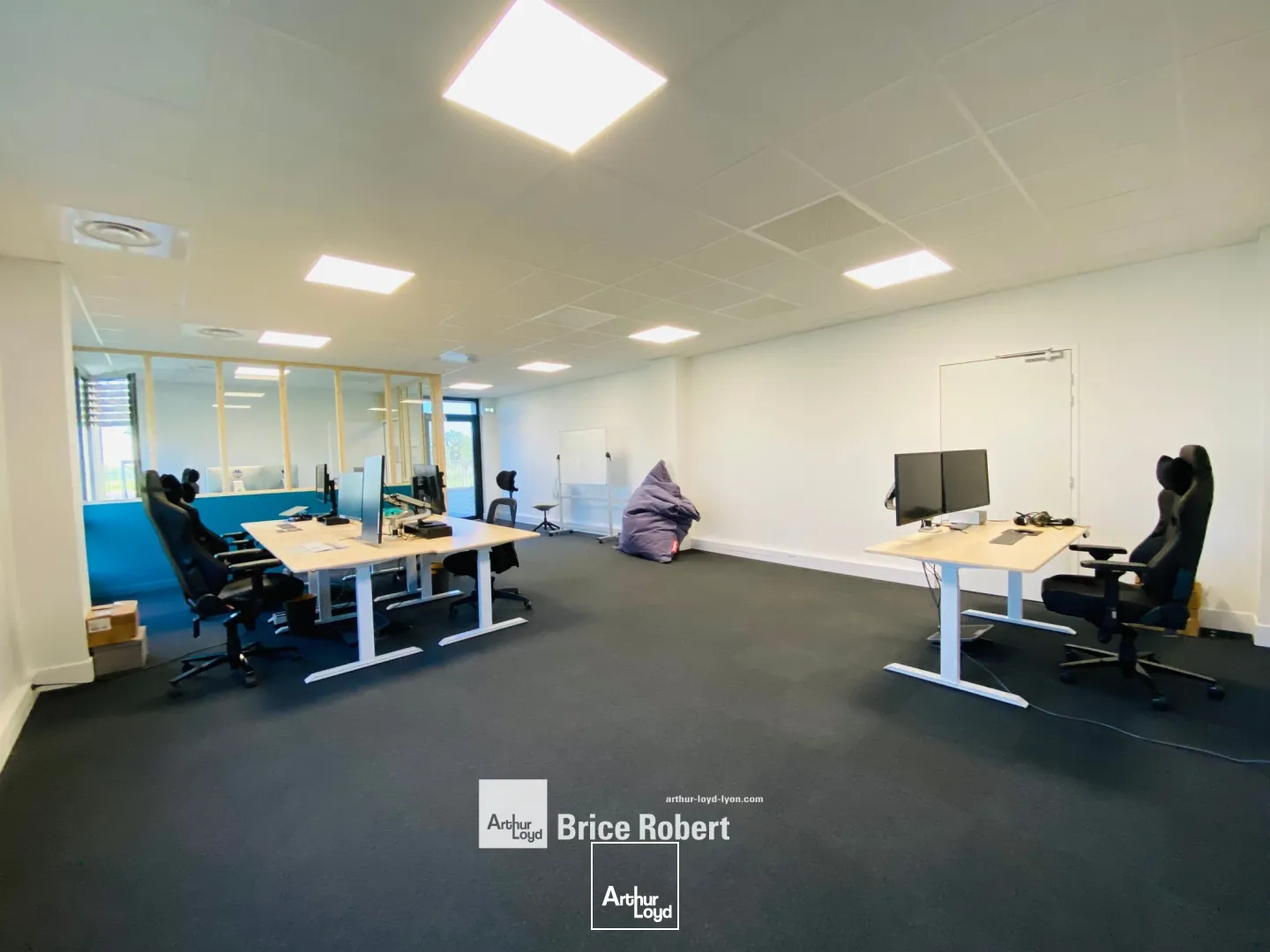 A LOUER - Locaux d'activités - SAINT-PRIEST