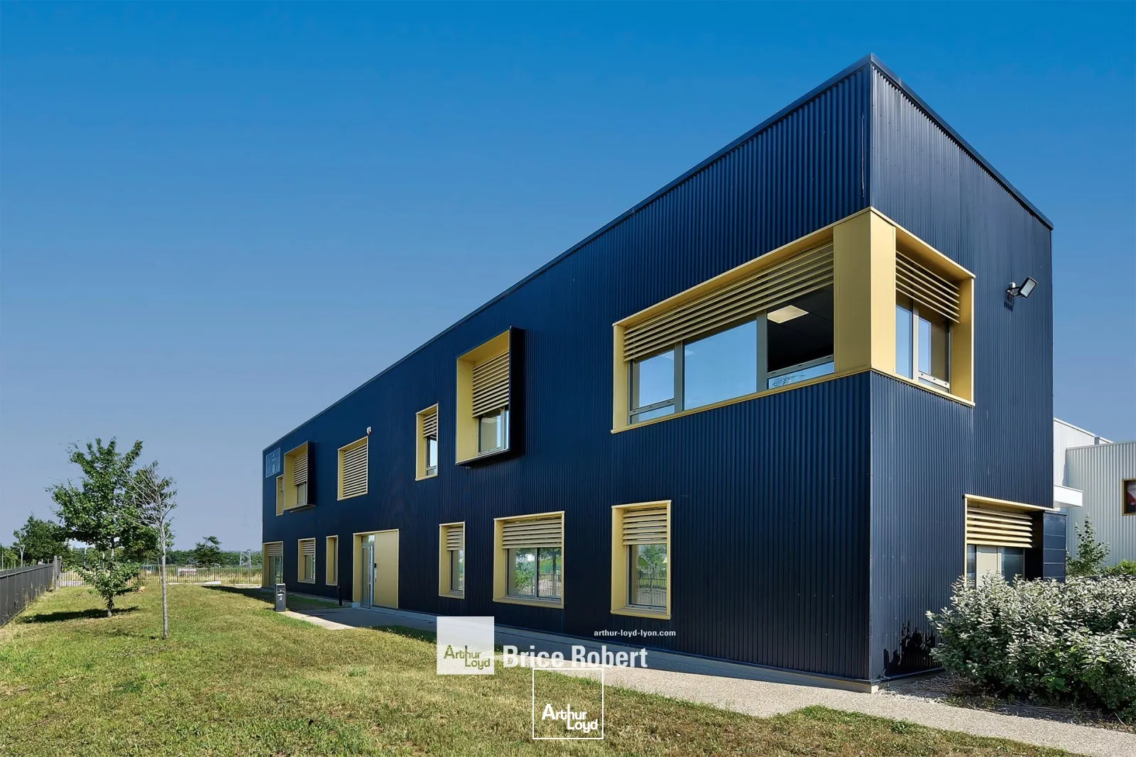 A LOUER - Locaux d'activités - SAINT-PRIEST