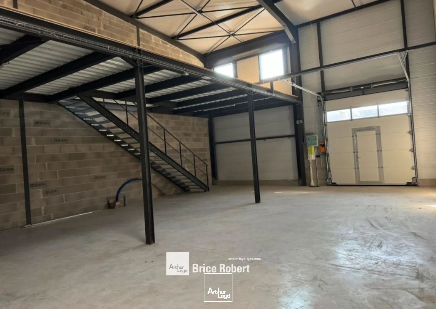 A LOUER - Local d'activités - MESSIMY