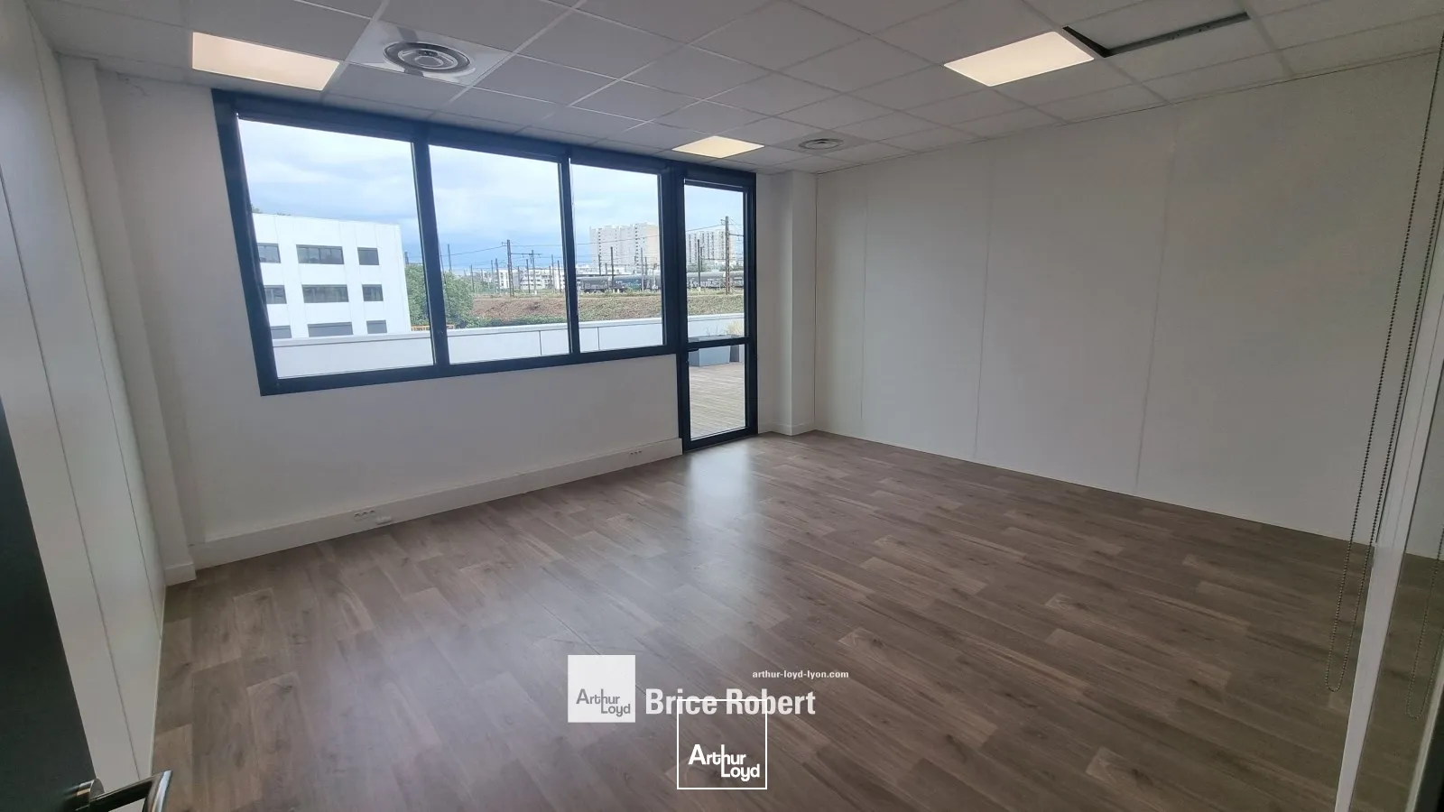 A louer - GERLAND TECHNOPARK 2 - Bureaux dans immeuble mixte - Lyon 7ème