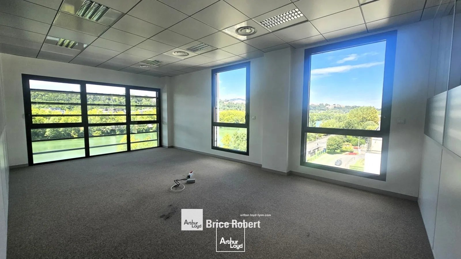 A louer - ESPACE 84 - Bureaux lumineux - Lyon 4ème