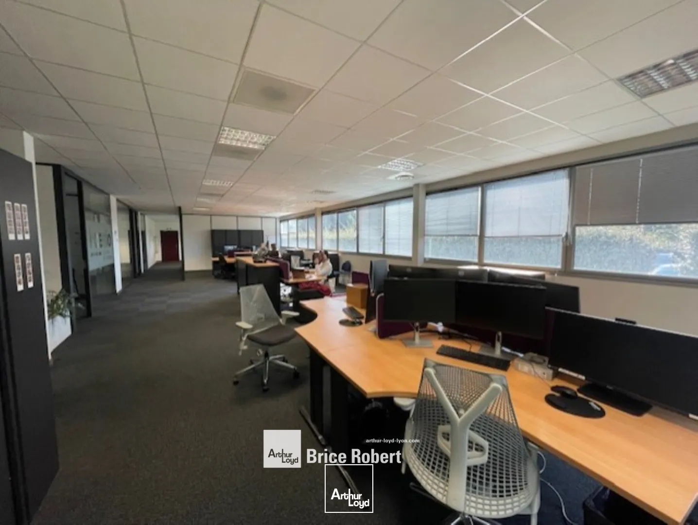 A vendre ou à louer - INNOVALIA II - Bureaux avec salle de réunion - Dardilly