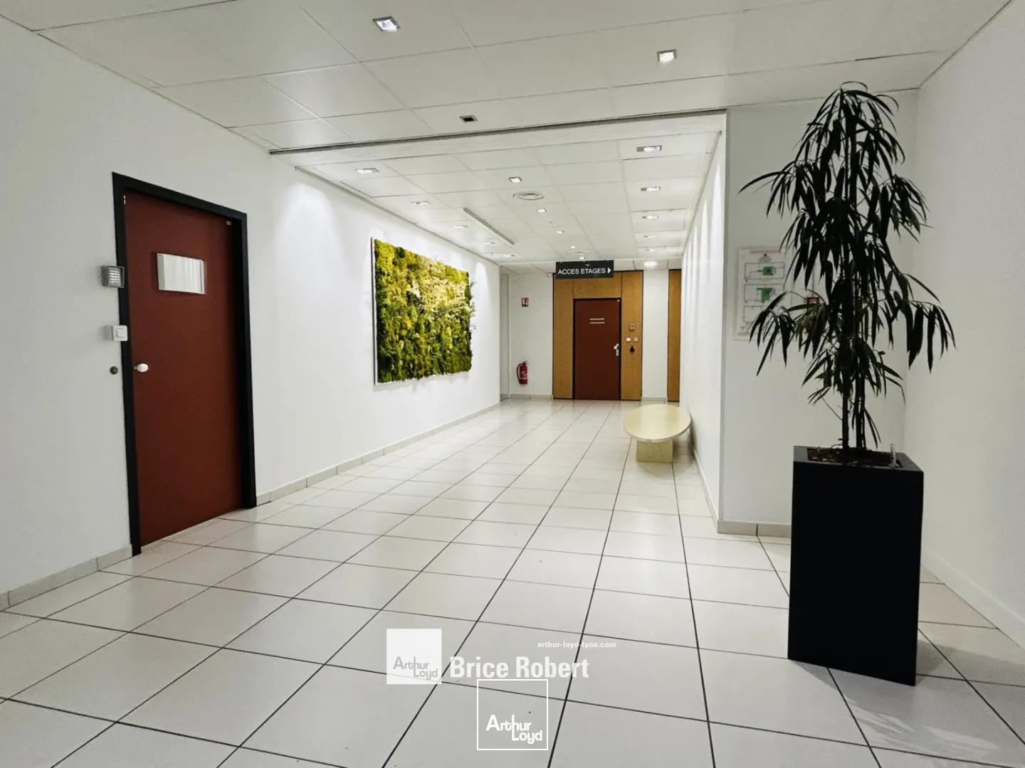 A louer - LE PAISY - Bureaux lumineux dans parc sécurisé et verdoyant - Dardilly