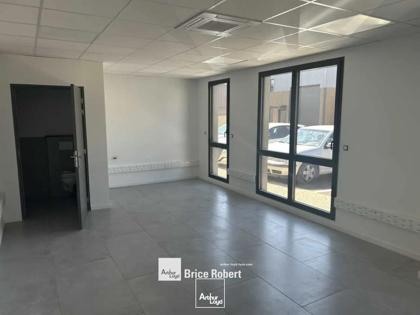 A LOUER - Local d'activité dans parc neuf - CHASSIEU