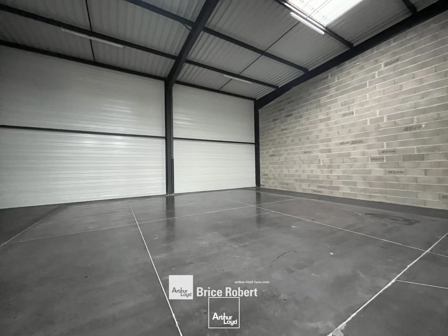 A LOUER - Local d'activité dans parc neuf - CHASSIEU