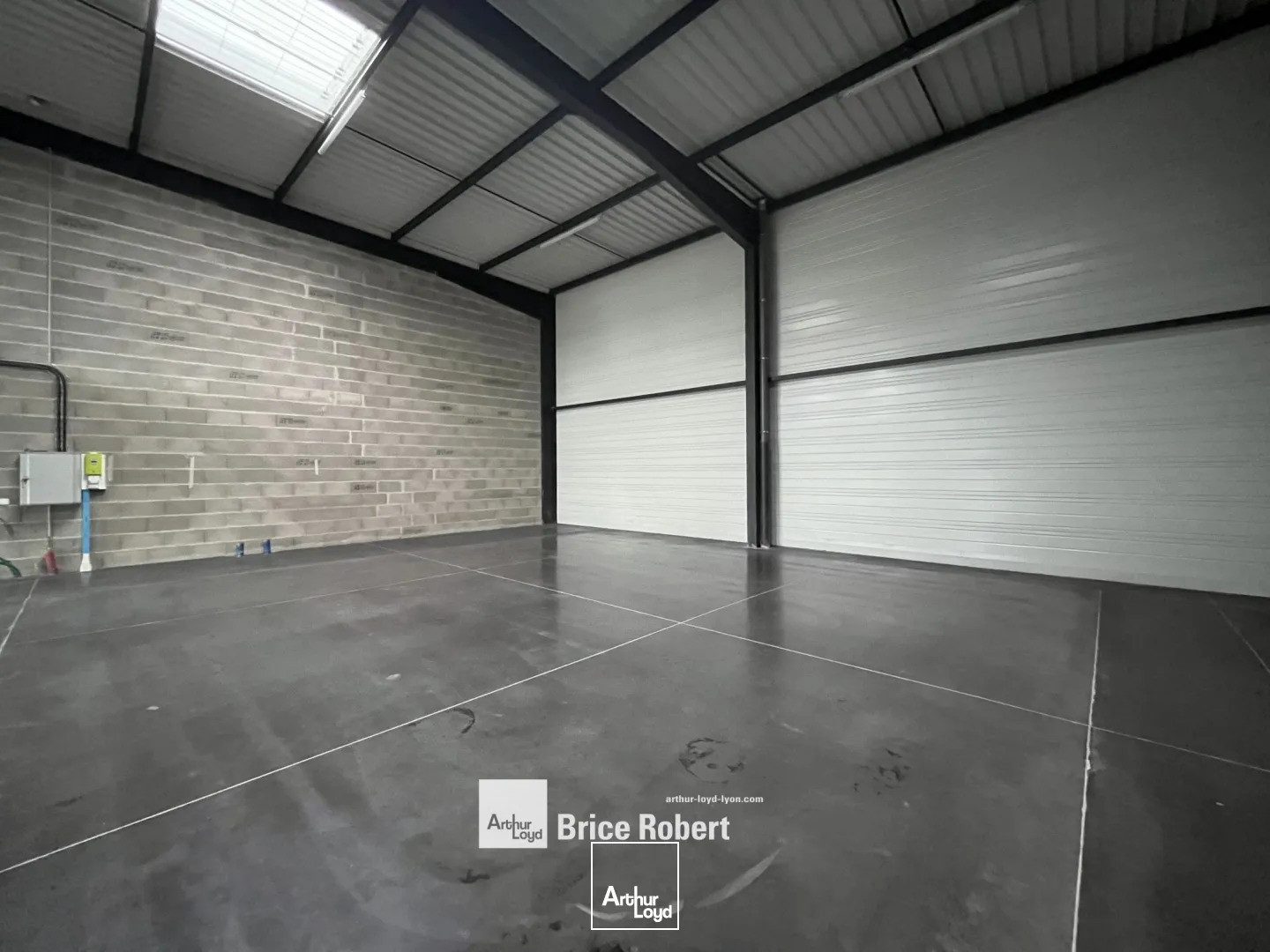 A LOUER - Local d'activité dans parc neuf - CHASSIEU