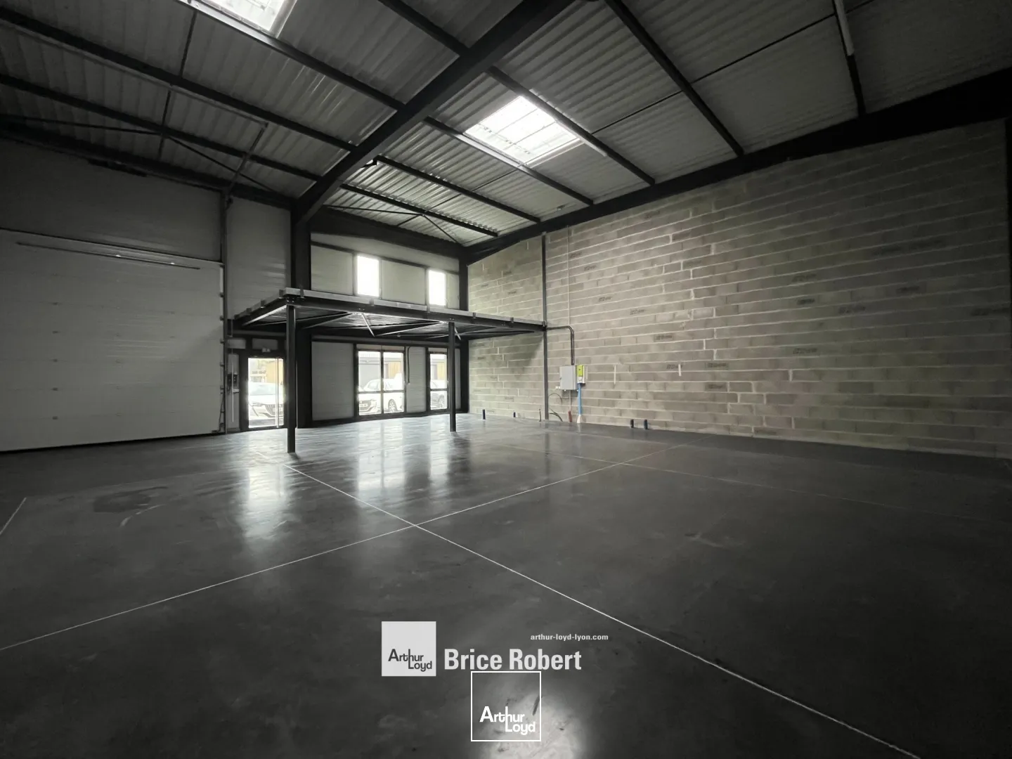 A LOUER - Local d'activité dans parc neuf - CHASSIEU