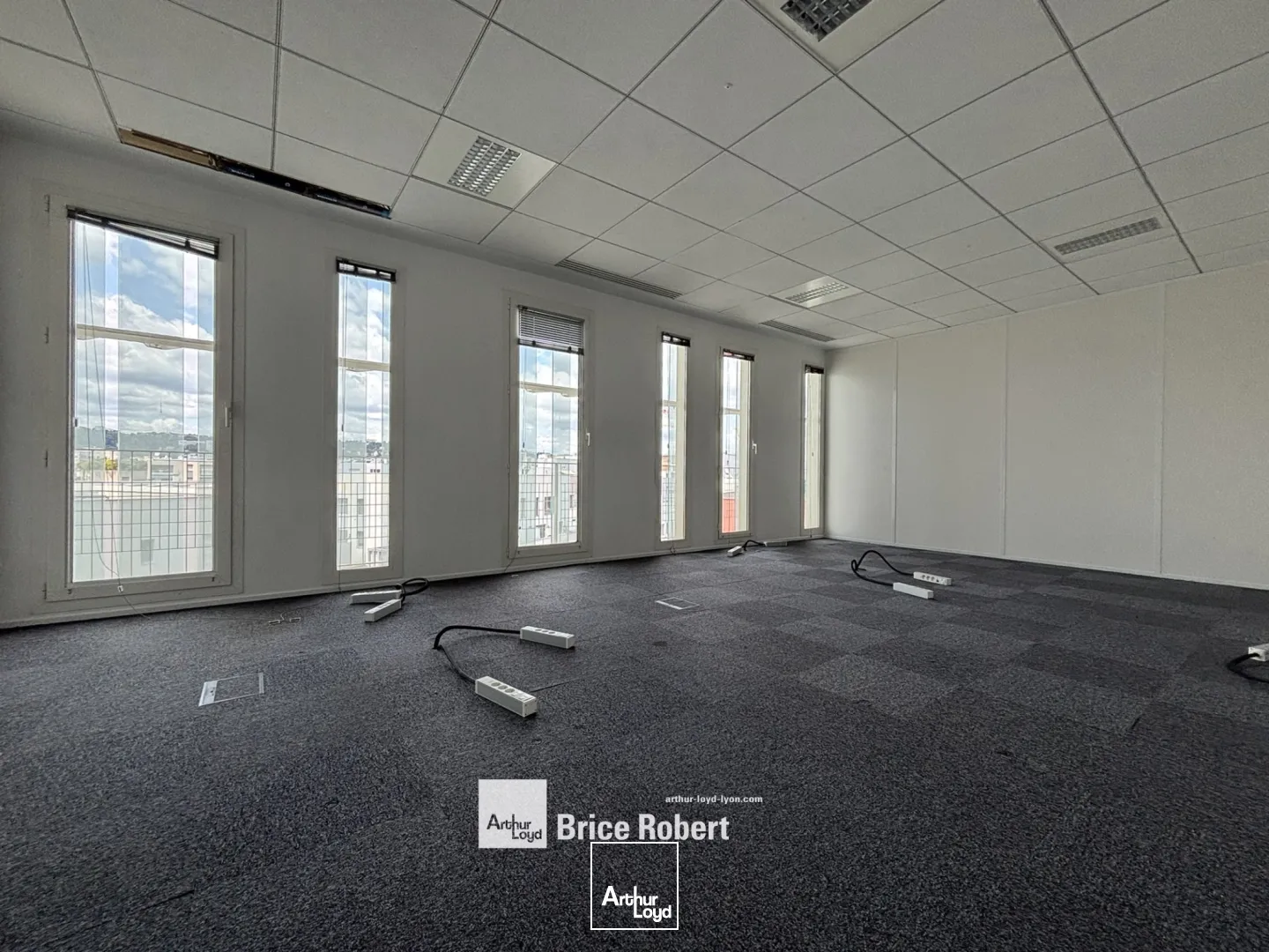 A louer - LE SOLARIS - Bureaux dans un immeuble tertiaire - Lyon 7ème