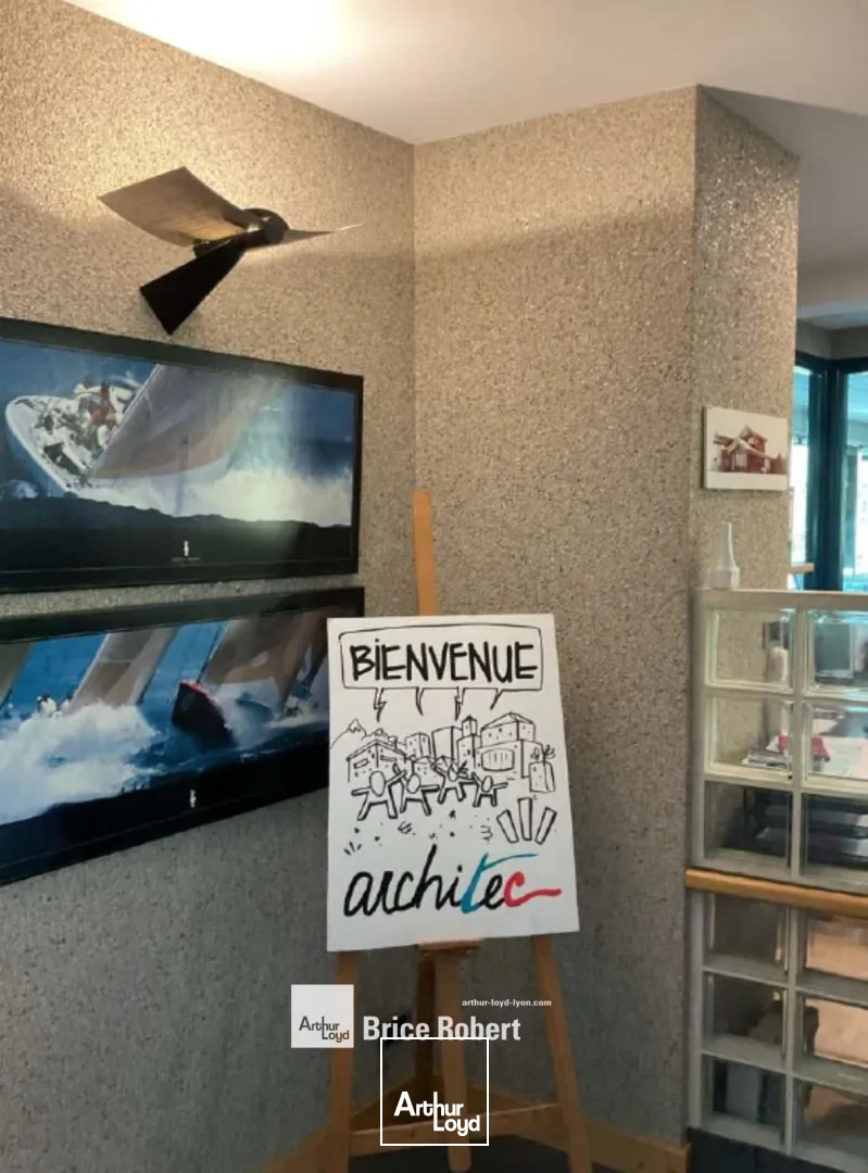 A vendre - Bureaux lumineux dans le parc du Bois de Dieu - Lissieu