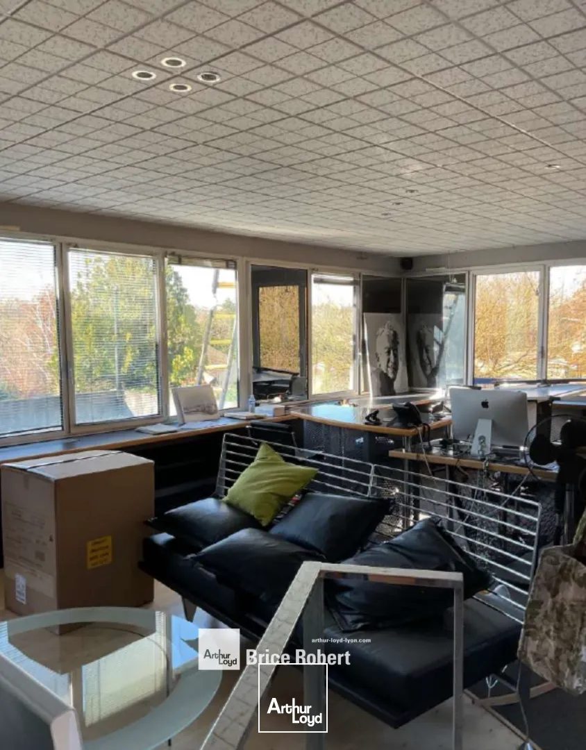 A vendre - Bureaux lumineux dans le parc du Bois de Dieu - Lissieu