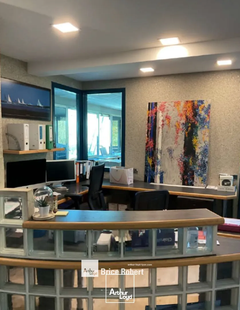 A vendre - Bureaux lumineux dans le parc du Bois de Dieu - Lissieu