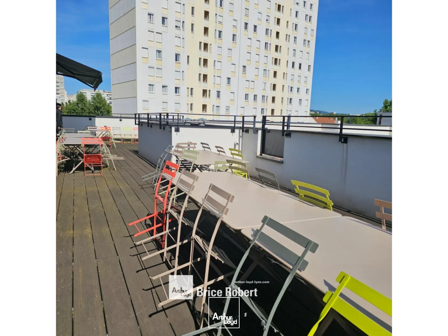 A louer - GALLINE - Bureaux avec une cour intérieure arborée - Villeurbanne 