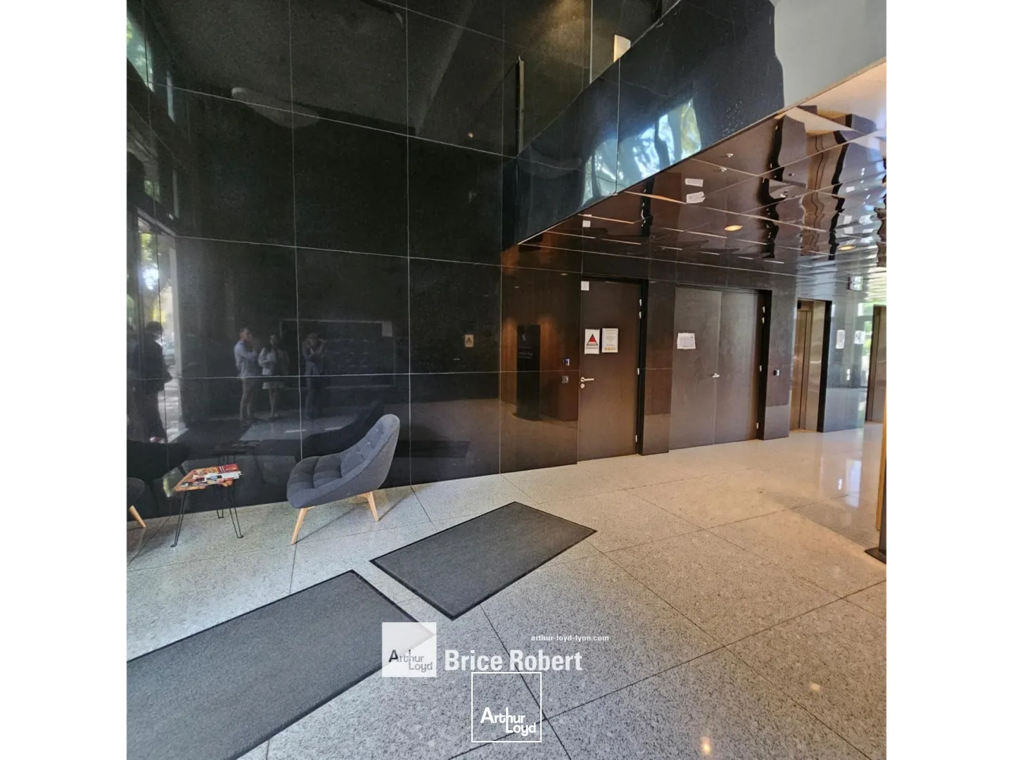 A louer - GALLINE - Bureaux avec une cour intérieure arborée - Villeurbanne 