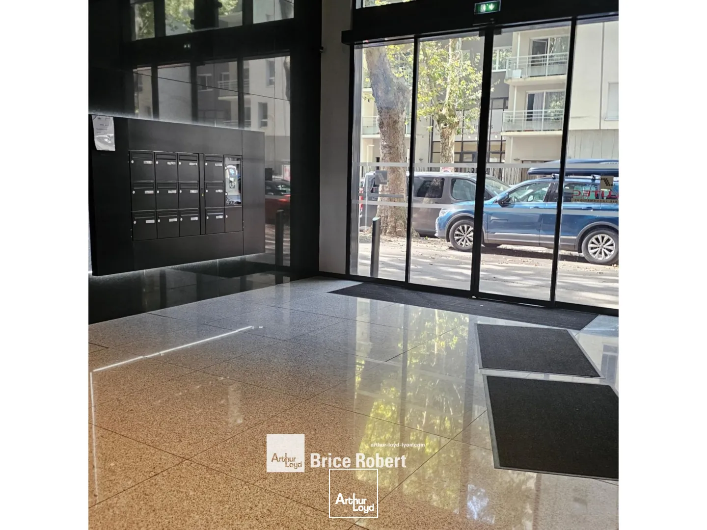 A louer - GALLINE - Bureaux avec une cour intérieure arborée - Villeurbanne 