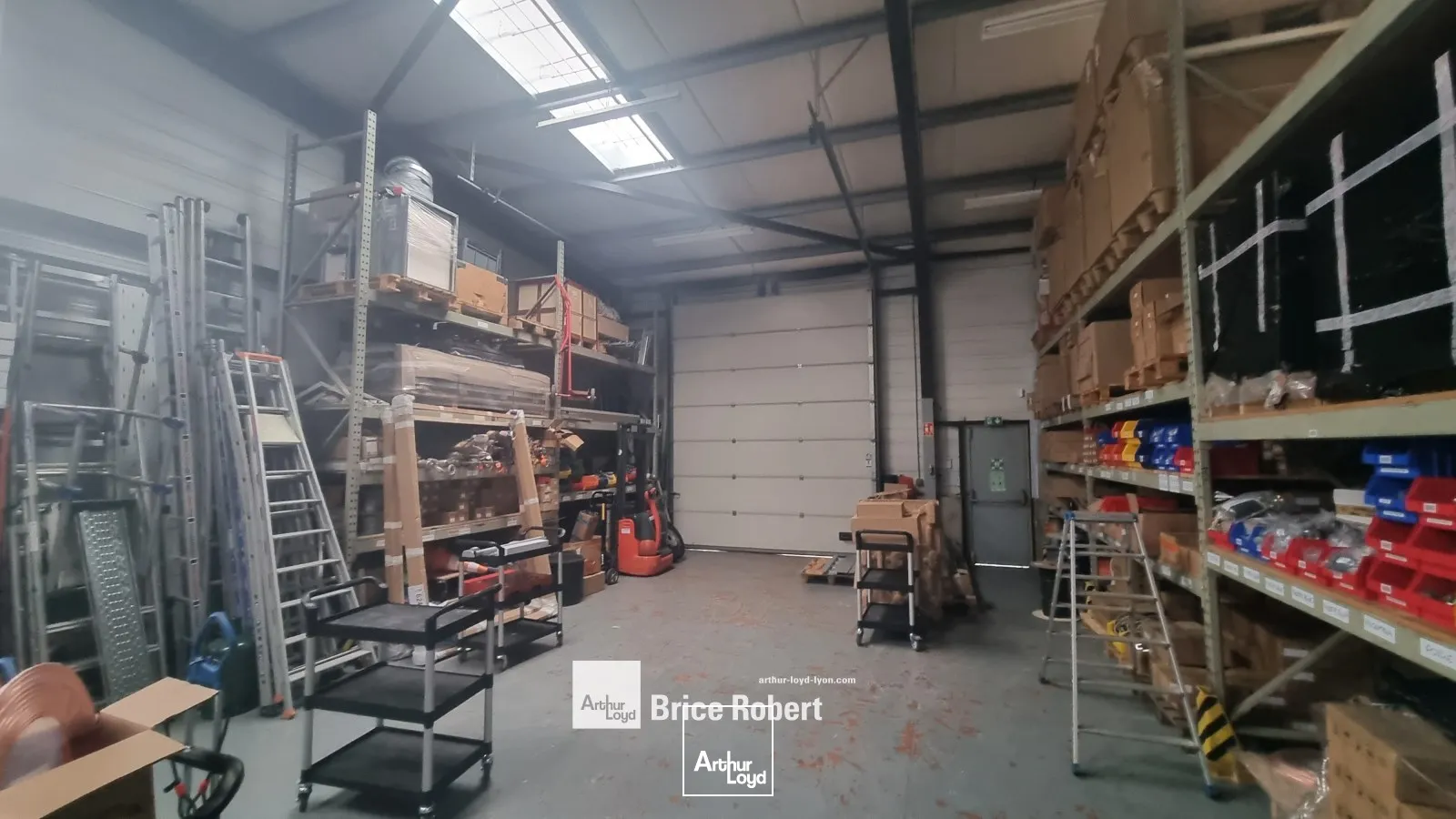 A louer - Bureaux lumineux avec partie stockage - Vaulx en Velin 