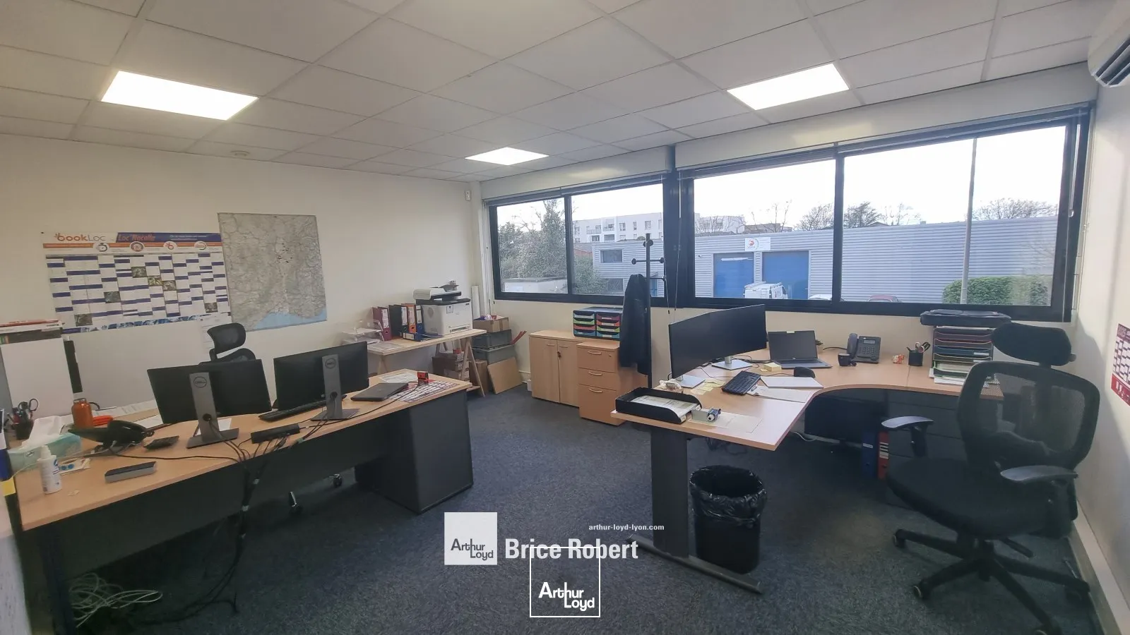 A louer - Bureaux lumineux avec partie stockage - Vaulx en Velin 