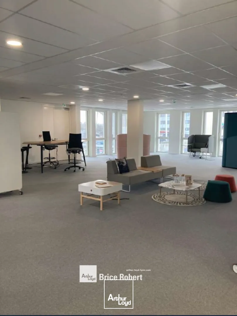 A louer - LE STADIUM - Bureaux avec rooftop commun - Decines Charpieu
