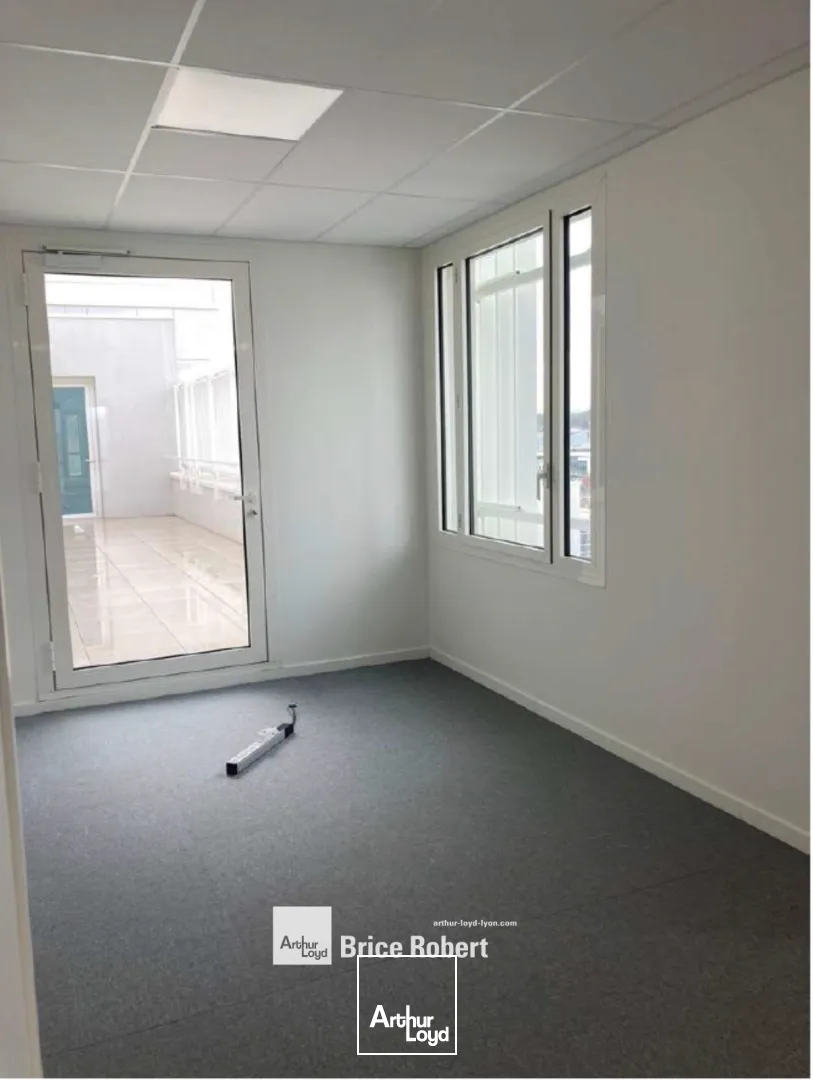 A louer - LE STADIUM - Bureaux avec rooftop commun - Decines Charpieu