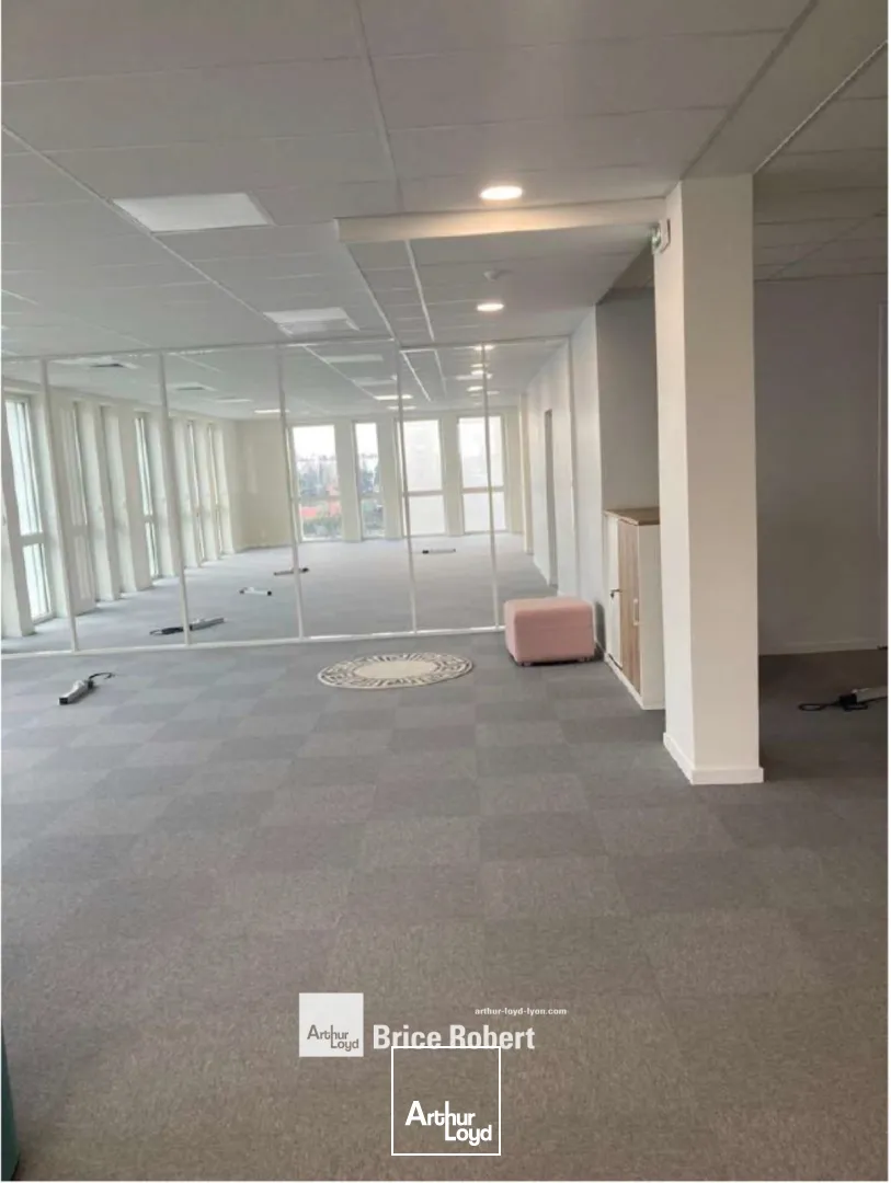 A louer - LE STADIUM - Bureaux avec rooftop commun - Decines Charpieu