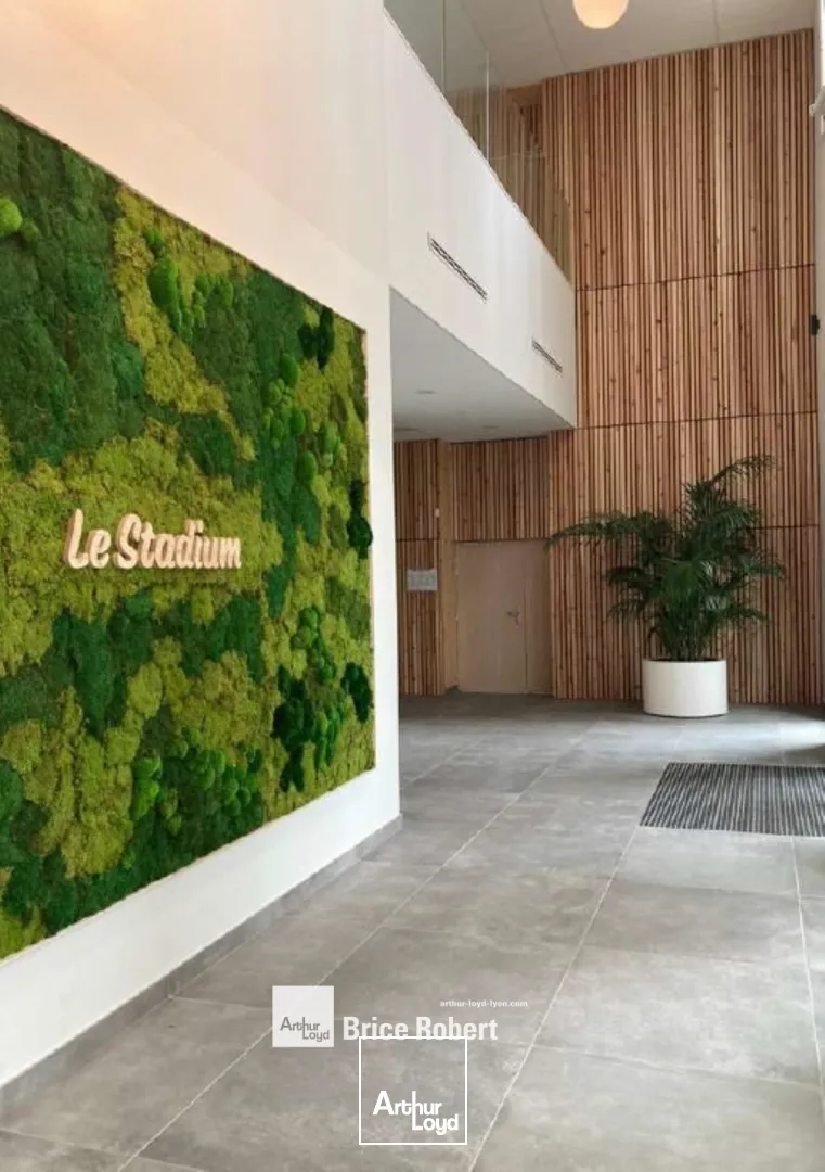 A louer - LE STADIUM - Bureaux avec rooftop commun - Decines Charpieu