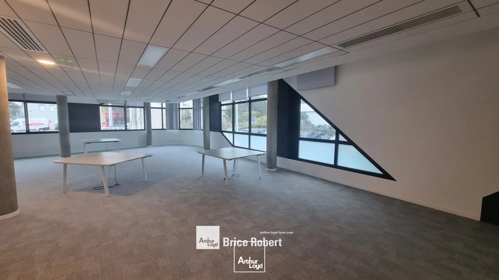 A louer - RACING PARC bâtiment Adelaide - Bureaux sur la Techlid très lumineux - Champagne au Mont d'Or