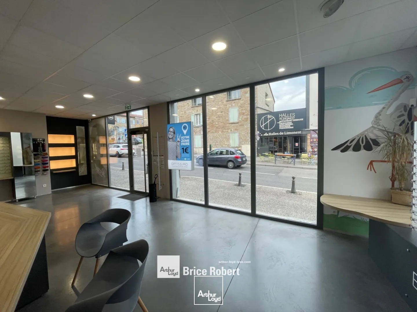 A louer - Local commercial dans une rue passante - Limonest 