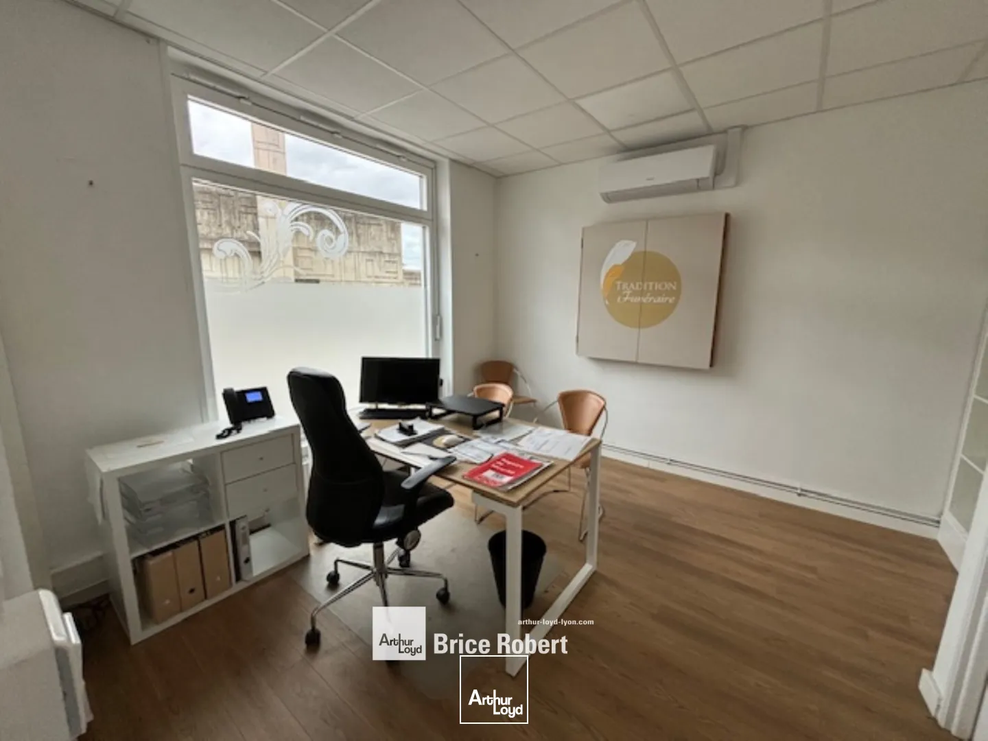 A louer - Bureaux cloisonnés et lumineux - Lyon 4ème 