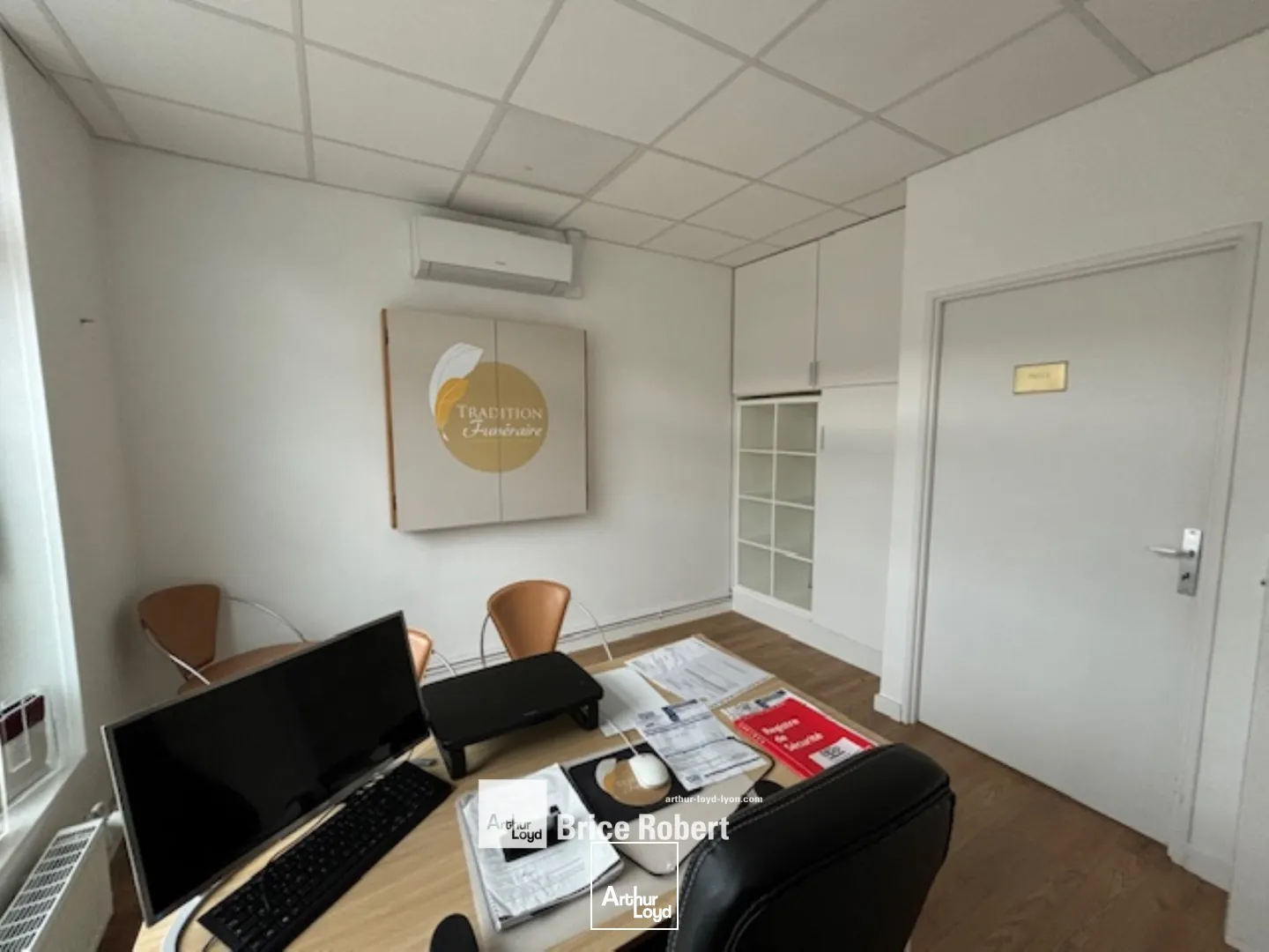 A louer - Bureaux cloisonnés et lumineux - Lyon 4ème 