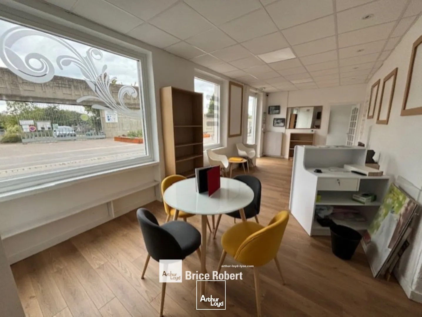 A louer - Bureaux cloisonnés et lumineux - Lyon 4ème 