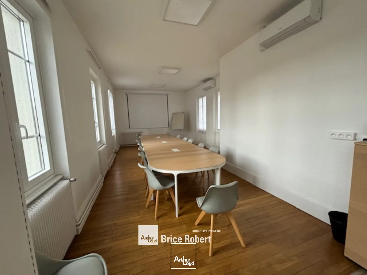 A louer - Bureaux cloisonnés et lumineux - Lyon 4ème 