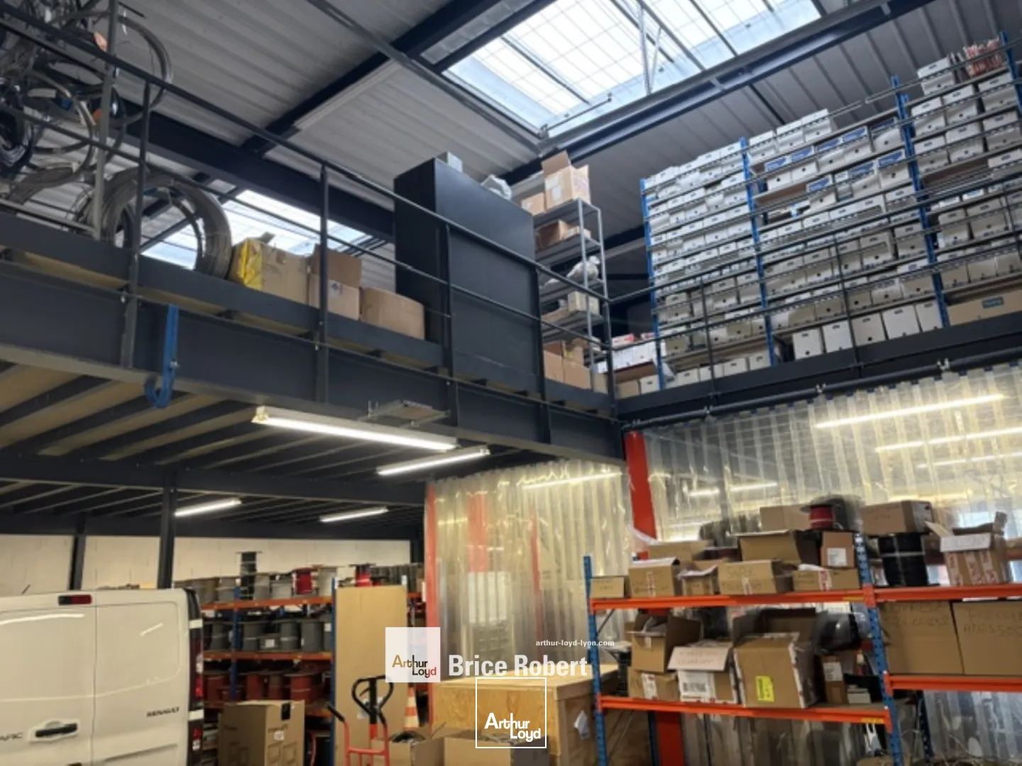 A LOUER - Local d'activités - VAULX EN VELIN