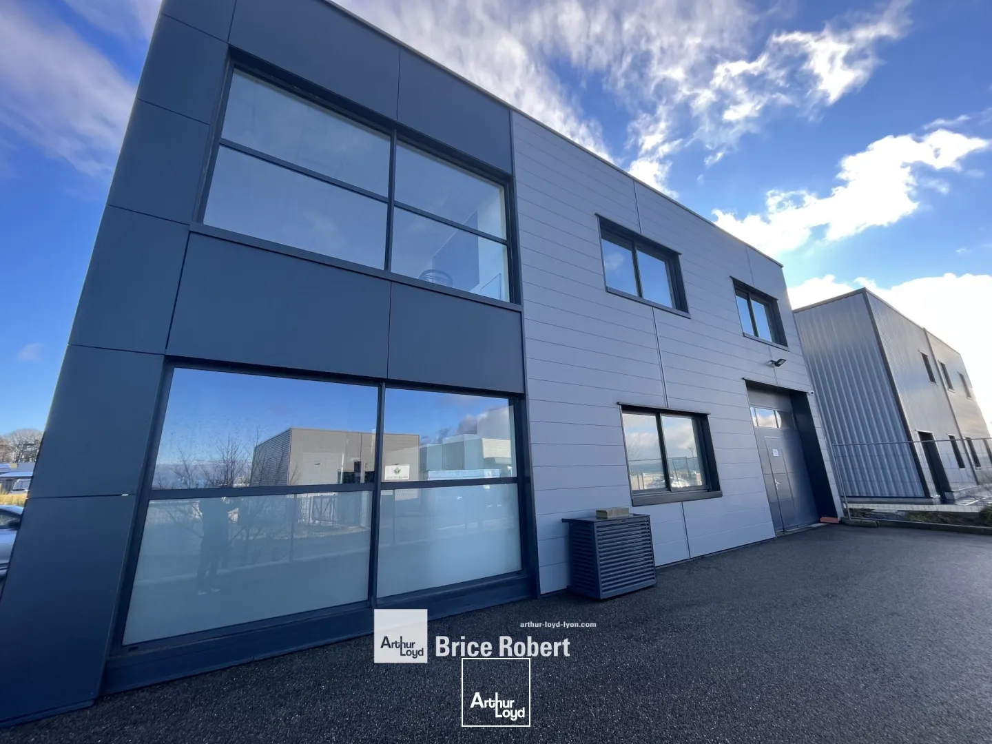 Locaux d'activités à vendre à SAINT MARTIN EN HAUT 69850