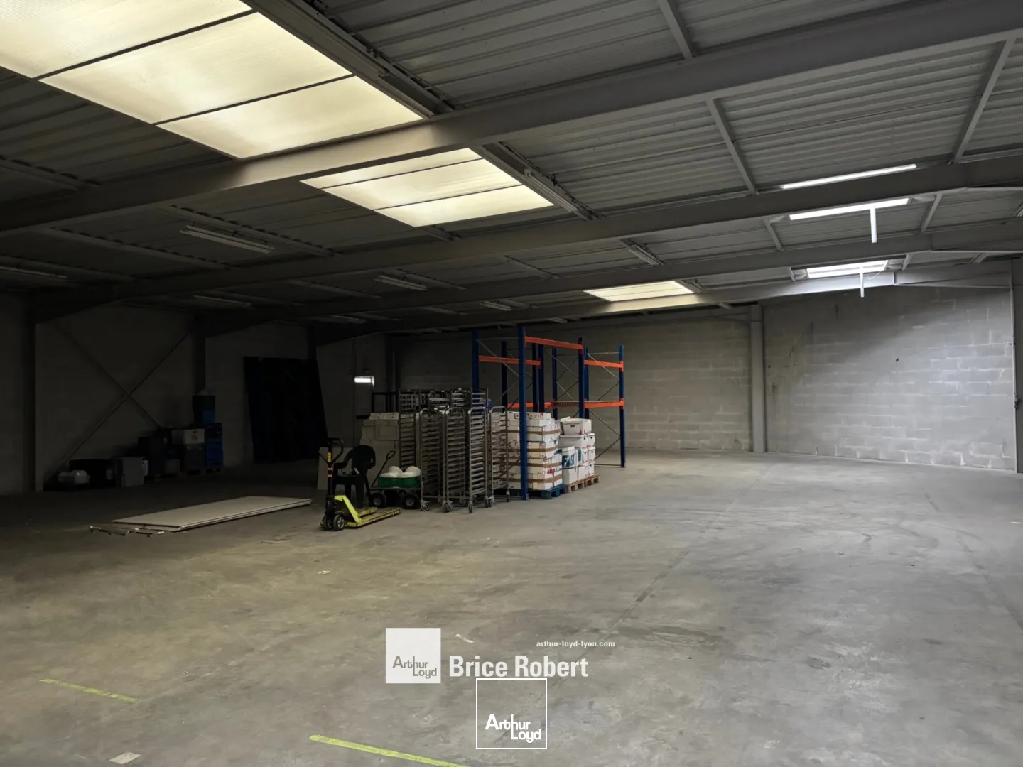 A LOUER - Local d'activités - CORBAS