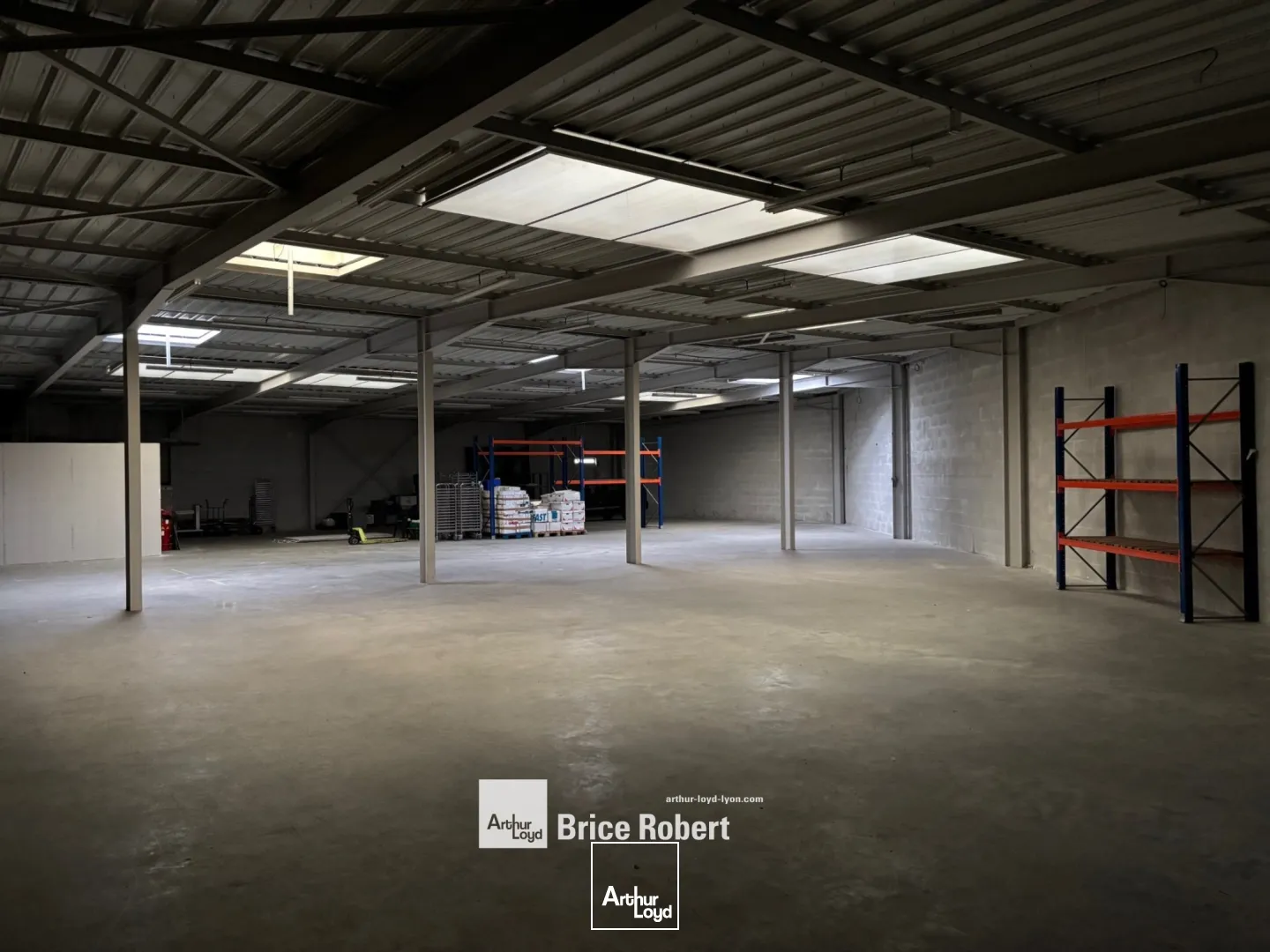 A LOUER - Local d'activités - CORBAS