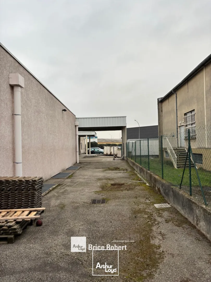 A LOUER - Local d'activités - CORBAS