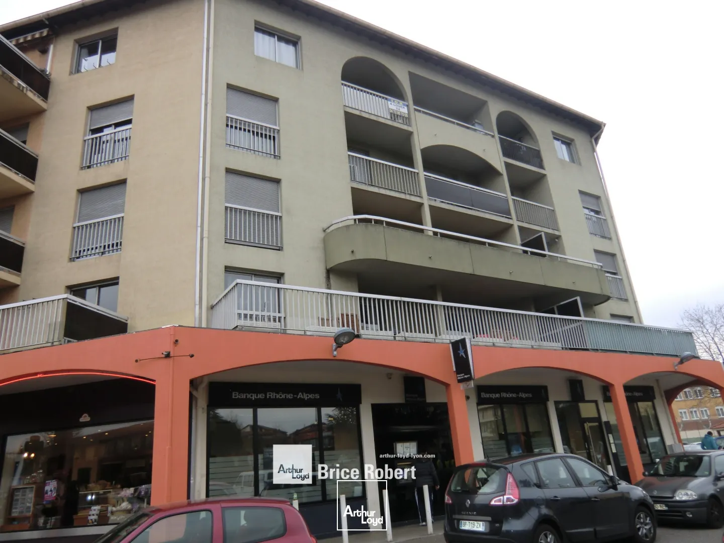 A louer - Local commercial avec vitrine - Décines Charpieu