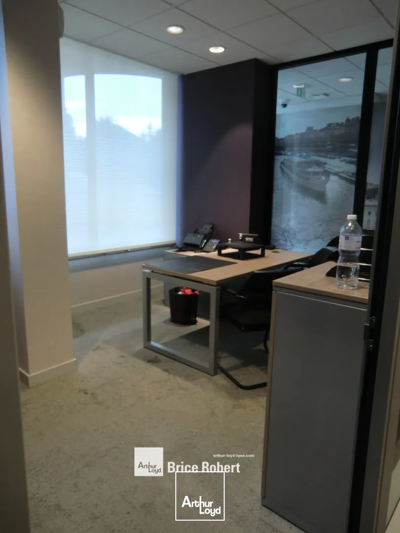 A louer - Local commercial avec vitrine - Décines Charpieu