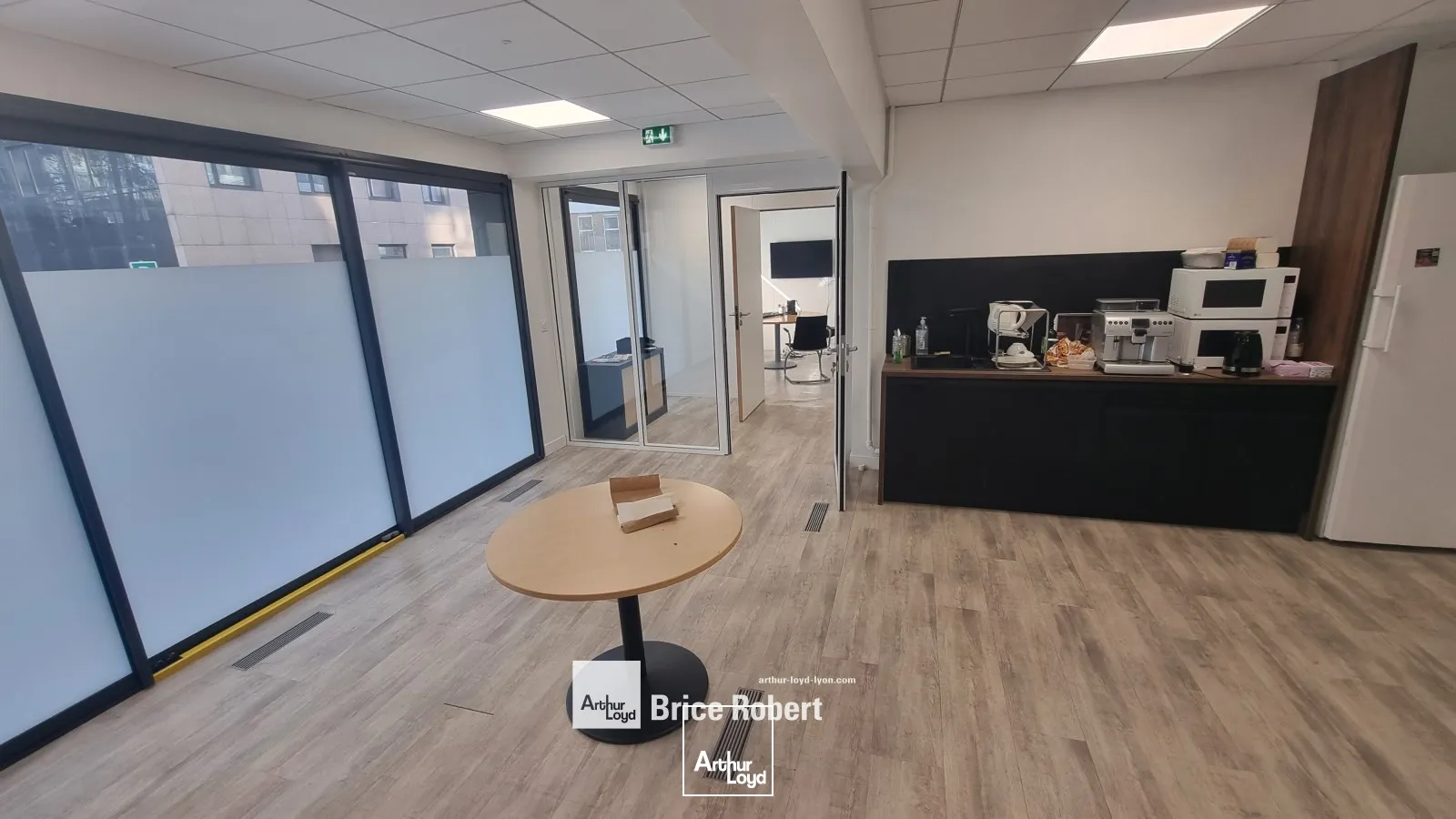 A louer - LE PATIO - Bureaux aménagés avec patio extérieur - Villeurbanne 