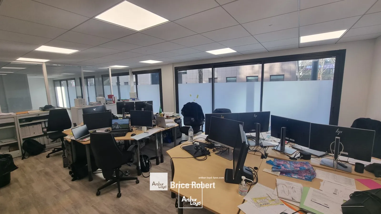 A louer - LE PATIO - Bureaux aménagés avec patio extérieur - Villeurbanne 