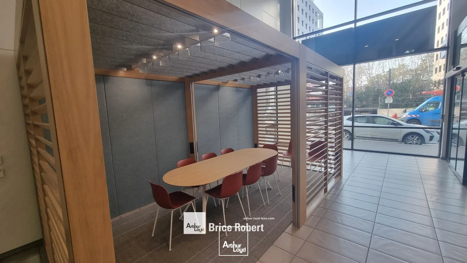 A louer - LE PATIO - Bureaux aménagés avec patio extérieur - Villeurbanne 