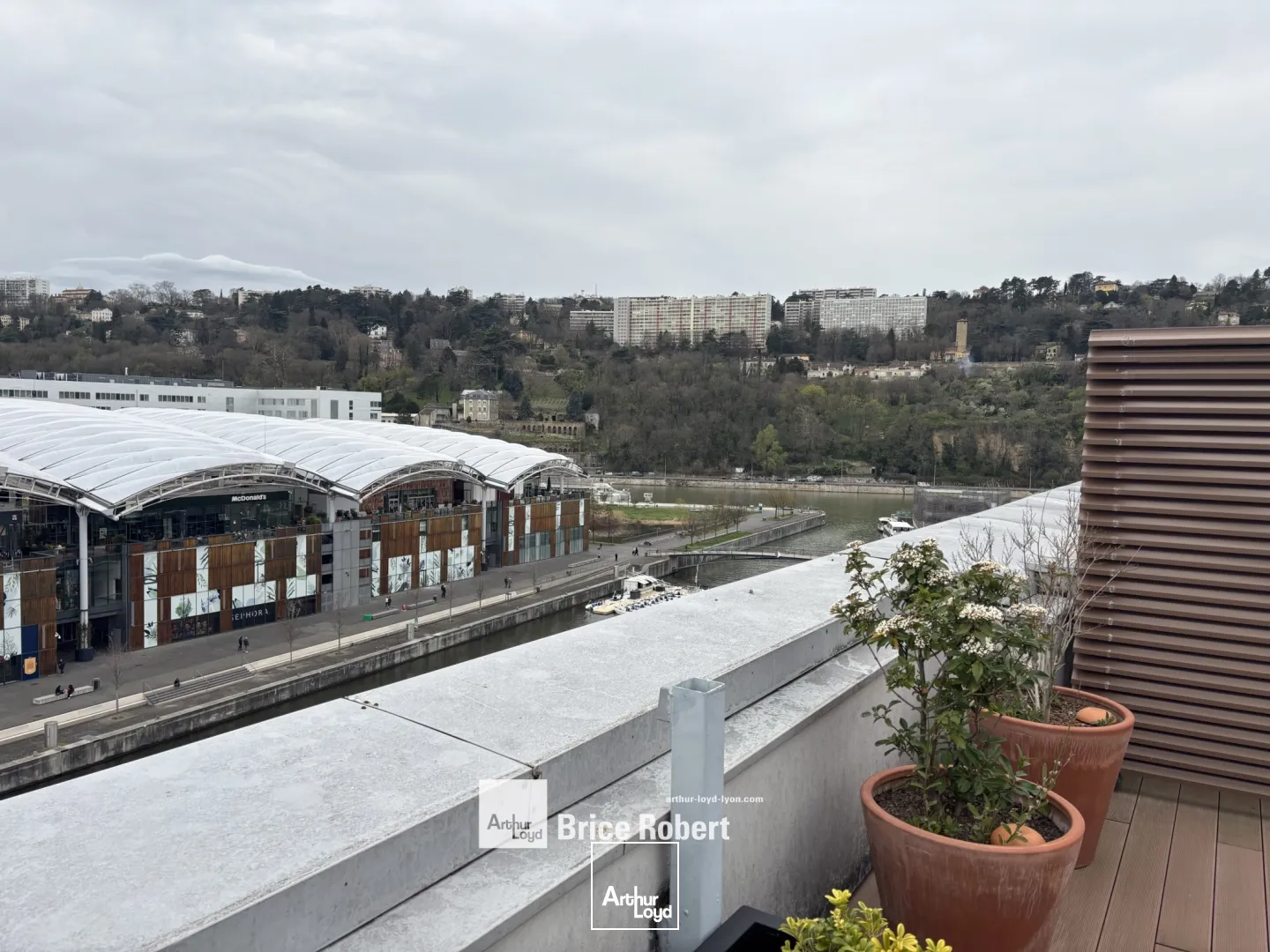 A louer - LE MONOLITHE - Bureaux dans un immeuble emblématique de Confluence - Lyon 2ème