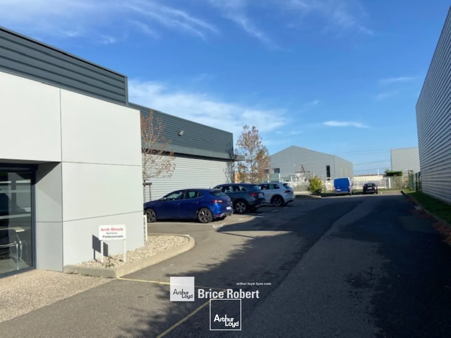 A LOUER - Bâtiment d'activités - MEYZIEU