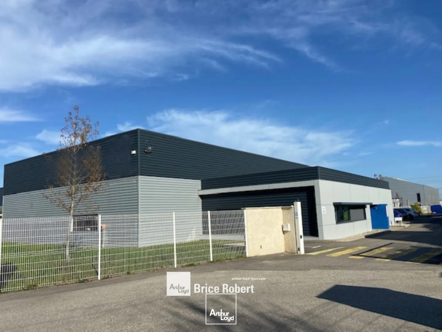 A LOUER - Bâtiment d'activités - MEYZIEU