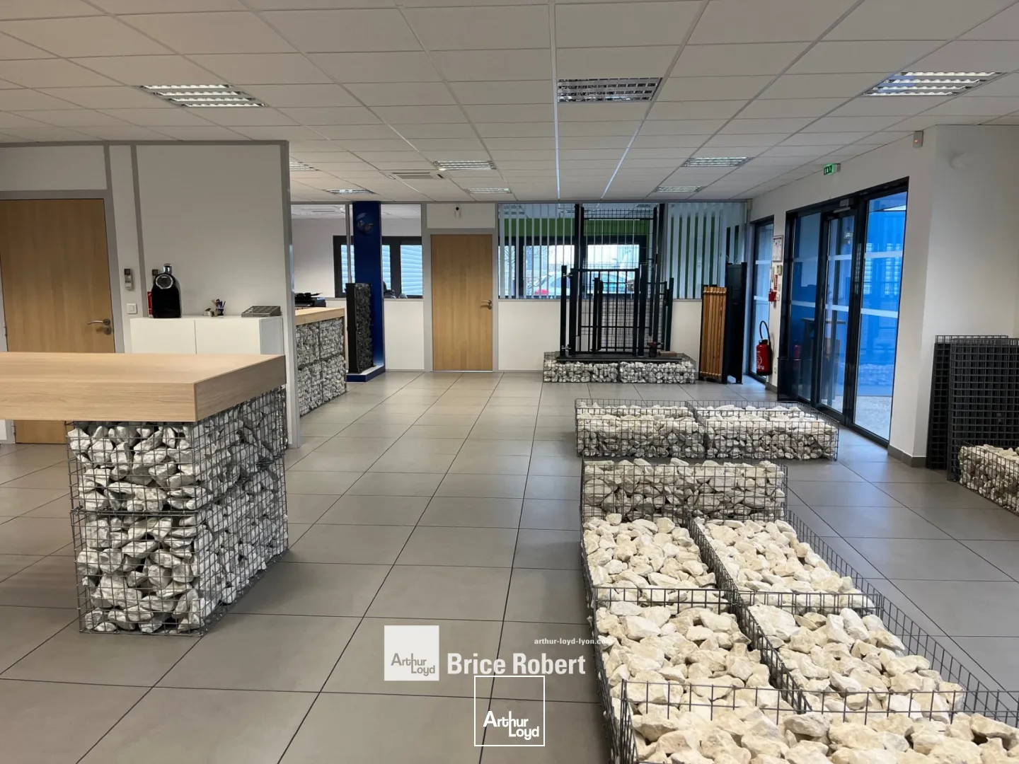 A LOUER - Bâtiment d'activités - MEYZIEU