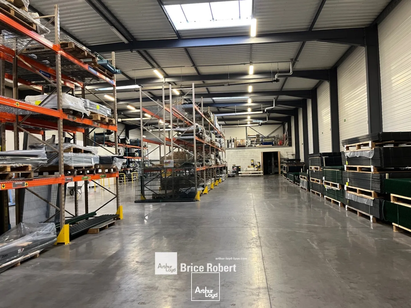 A LOUER - Bâtiment d'activités - MEYZIEU