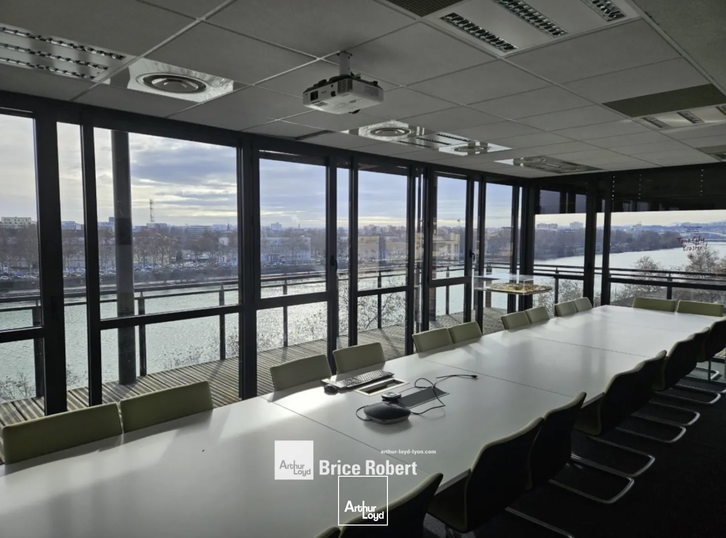 A vendre - QUAI 19 - Bureaux secteur Confluence - Lyon 2ème 